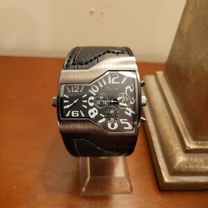 Brand New Oulm Black and Silver Dual Time Men's Watch